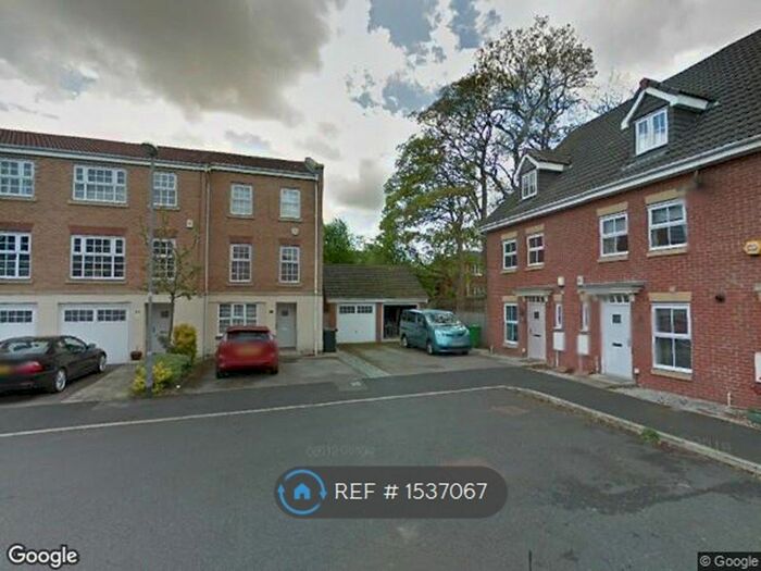 4 Bedroom End Of Terrace House To Rent In Edgecote Close, Sharston, M22