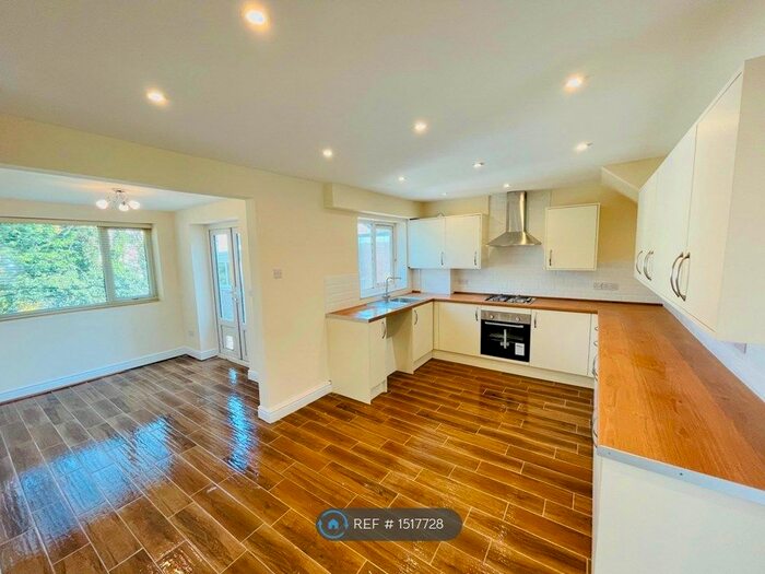 3 Bedroom Semi-Detached House To Rent In Summit Drive, Freckleton, Preston, PR4