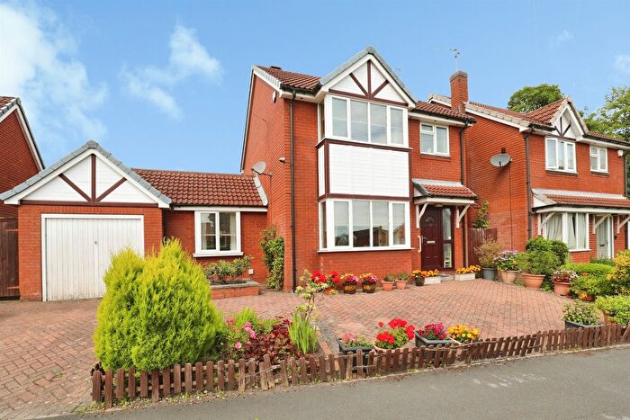 4 Bedroom Detached House For Sale In The Spinney, Moortown, Leeds, LS17