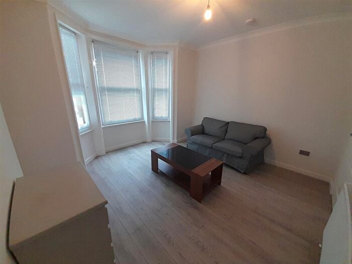2 Bedroom Flat To Rent In Kingwood Road, London, SW6