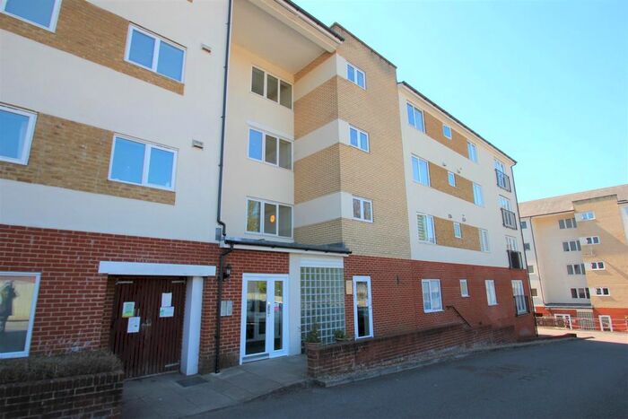 1 Bedroom Flat To Rent In Lee Heights, Bambridge Court, Springfield Quays, Maidstone, Kent, ME14