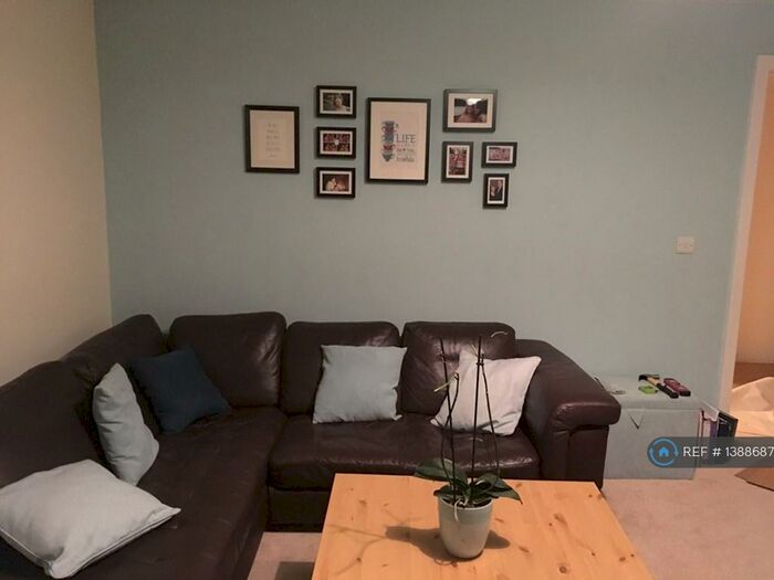 2 Bedroom Flat To Rent In William Morris Close, Oxford, OX4