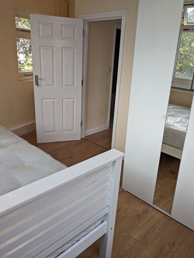 1 Bedroom Terraced House To Rent In Hammersmith Road, London, W14