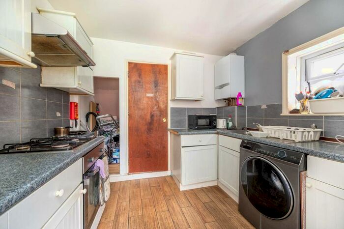 4 Bedroom Terraced House To Rent In Gordon Road, Stratford, London, E15