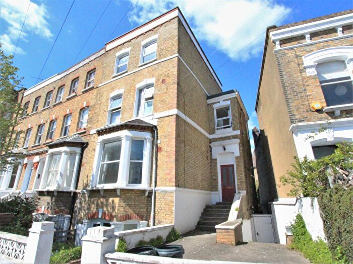 3 Bedroom Flat To Rent In Springdale Road, Stoke Newington, N16