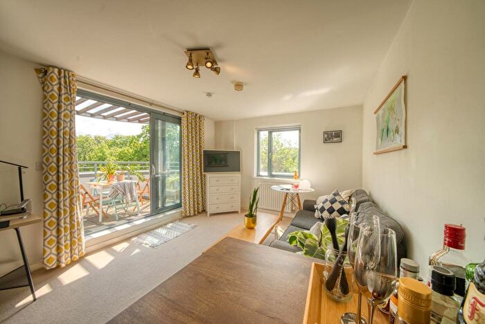 2 Bedroom Flat For Sale In Crown Dale, Upper Norwood, SE19