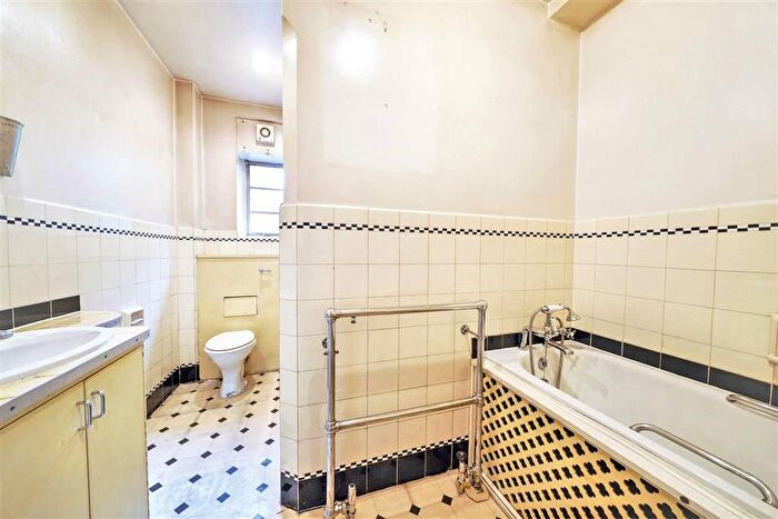 1 Bedroom Flat For Sale In Tavistock Square, London, WC1H