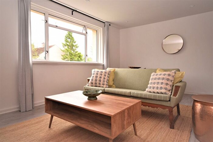 2 Bedroom Flat To Rent In Firrhill Drive, Edinburgh, EH13