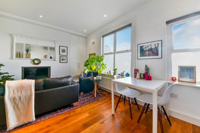 1 Bedroom Flat To Rent In Cambridge Gardens, W10