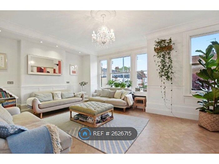 3 Bedroom Maisonette To Rent In Oakhill Road, Wandsworth, London, SW15