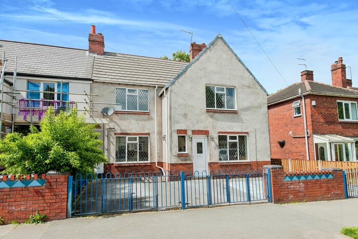 3 Bedroom Semi-Detached House To Rent In Fryston Road, Castleford, West Yorkshire, WF10