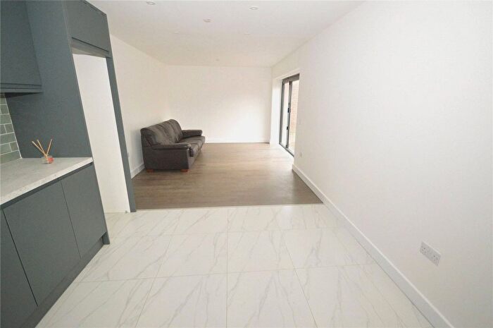 2 Bedroom Bungalow For Sale In Finsbury Road, Luton, Bedfordshire, LU4