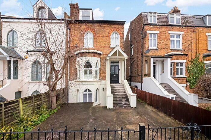 1 Bedroom Apartment For Sale In Martell Road, Dulwich, London, SE21