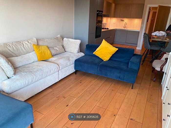 2 Bedroom Flat To Rent In Woodhouse Road, London, N12
