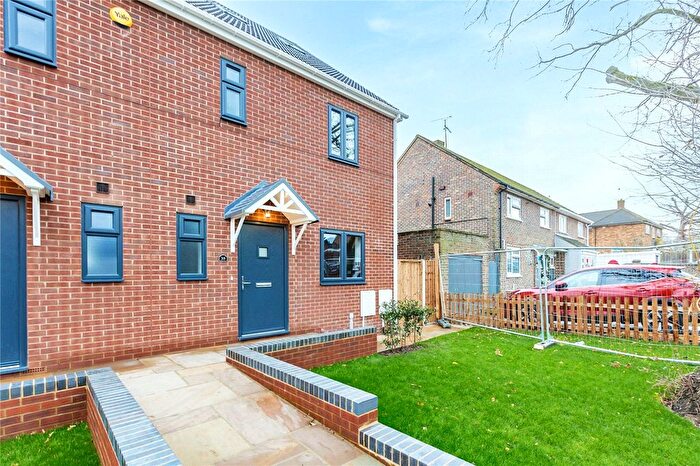 4 Bedroom End Terrace House To Rent In Wrexham Road, Noak Hill, RM3