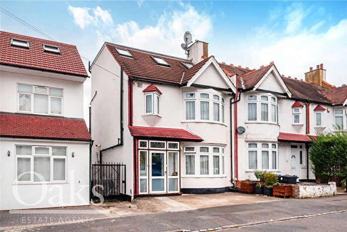 3 Bedroom Flat To Rent In Headcorn Road, Norbury, CR7