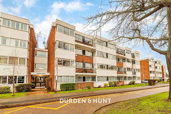 2 Bedroom Apartment For Sale In Bourne Court, New Wanstead, E11
