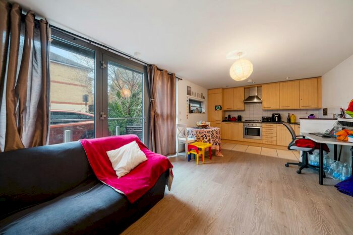 1 Bedroom Flat To Rent In Hampton House, Ascalon Street, SW8