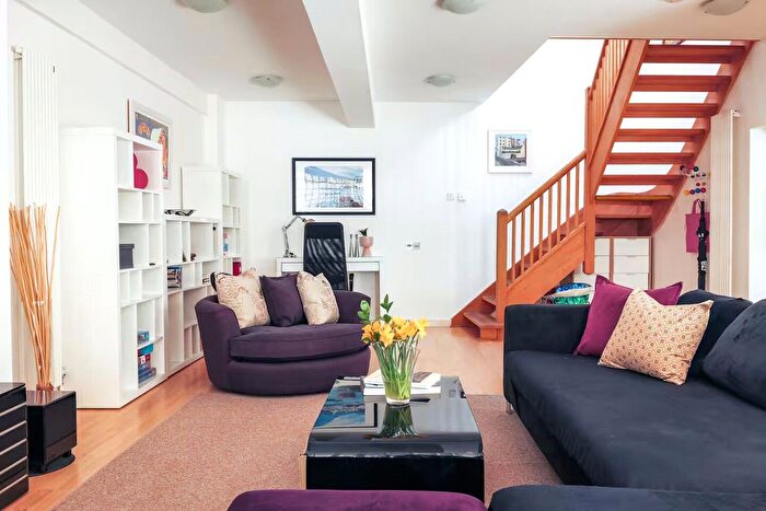 4 Bedroom End Of Terrace House To Rent In Queensbury Mews, Brighton, East Sussex, BN1