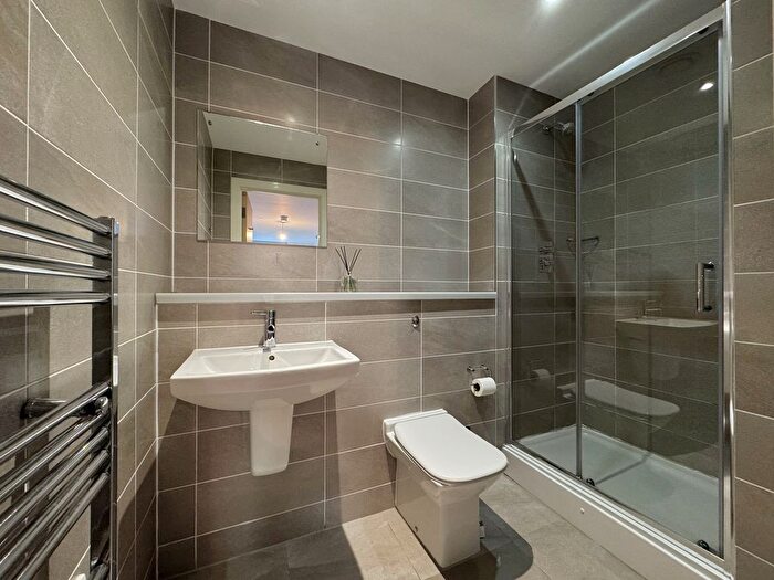 3 Bedroom Flat To Rent In Michigan Avenue, Salford, M50