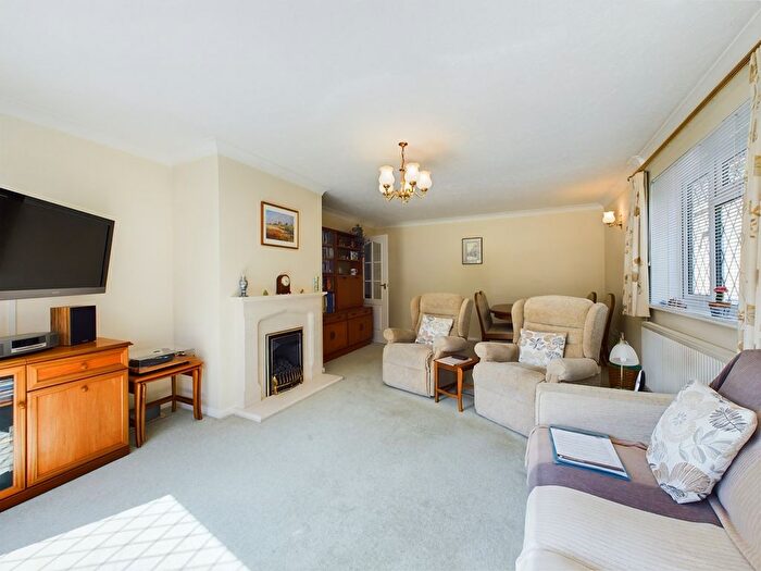 2 Bedroom Detached Bungalow For Sale In Stanley Road, Broadstairs, CT10