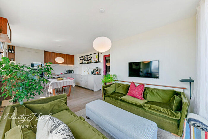 2 Bedroom Apartment For Sale In Spencer Way, London, E1