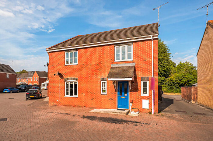 3 Bedroom End Of Terrace House For Sale In Winton Road, Upper Stratton, Swindon, SN3