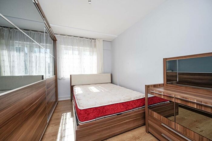 3 Bedroom Flat To Rent In Percival Street, Clerkenwell, London, EC1V