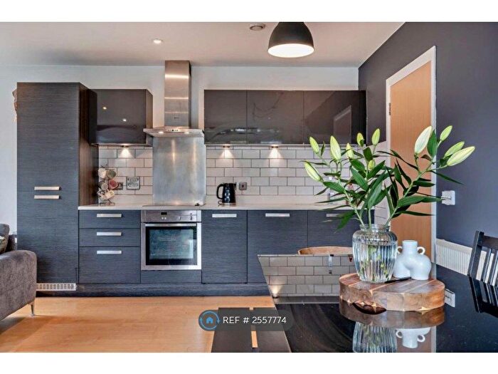 3 Bedroom Flat To Rent In Hertford Road, London, N1