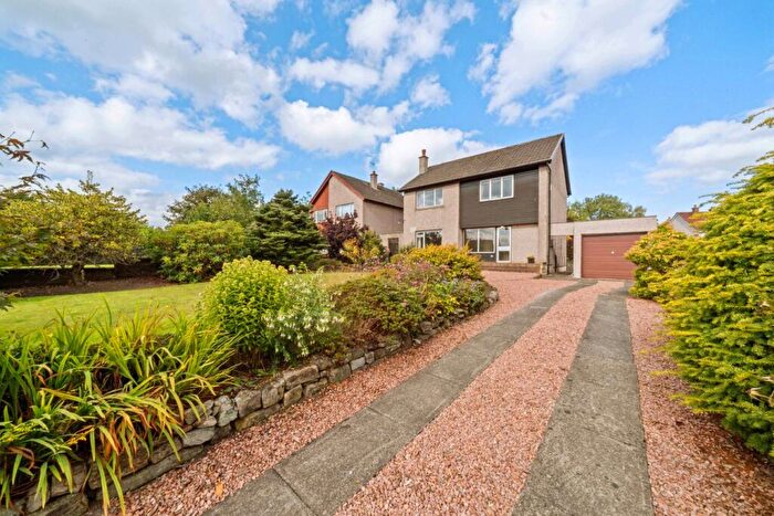 3 Bedroom Detached House For Sale In Broomside Place, Larbert, FK5