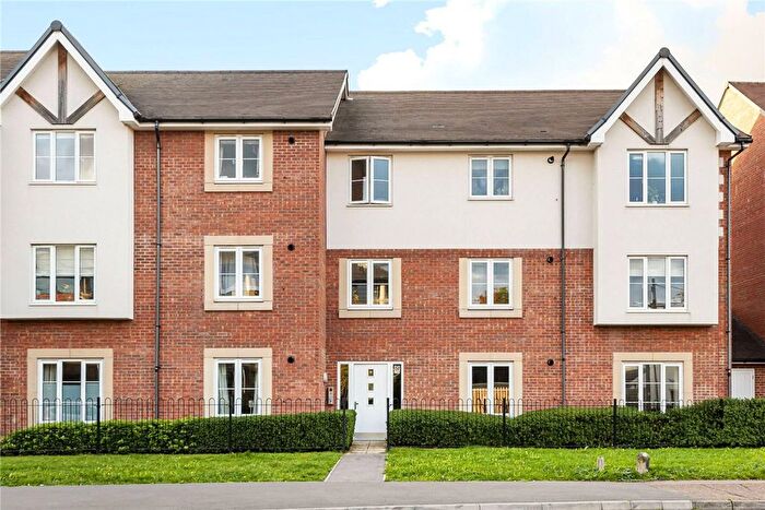 2 Bedroom Flat To Rent In Palace Court, Bushey, WD23