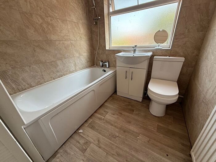 3 Bedroom Semi-Detached House To Rent In Ash Grove, Hounslow, Greater London, TW5