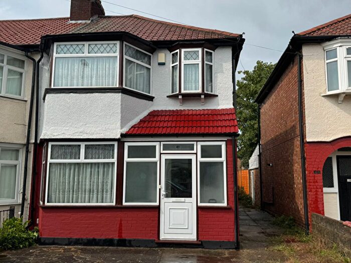 3 Bedroom Semi Detached House For Sale In Oaklands Avenue, London, N9
