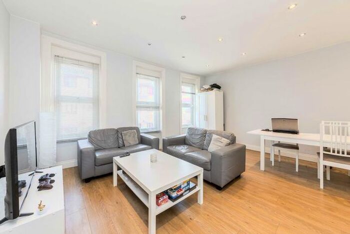 4 Bedroom Flat To Rent In St. Ann's Hill, London, SW18