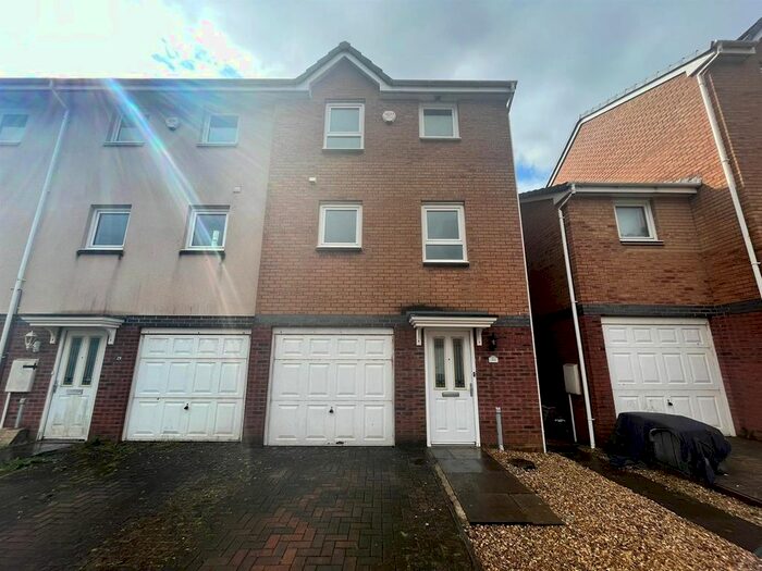 3 Bedroom Town House To Rent In Pentre Doc Y Gogledd, Llanelli, SA15