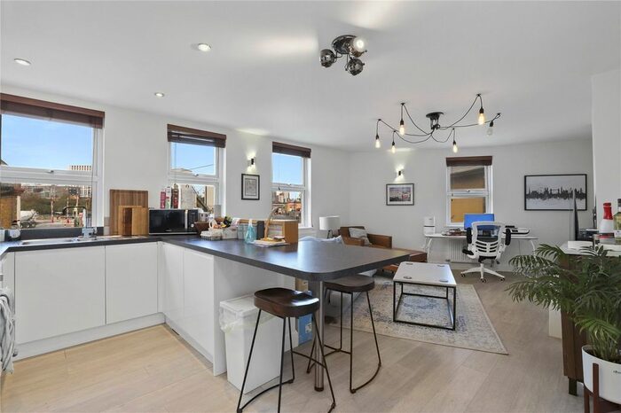 2 Bedroom Flat To Rent In St Philip Street, Battersea, London, SW8