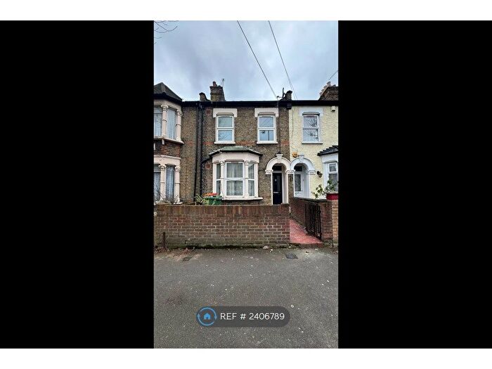 2 Bedroom Flat To Rent In New City Road, London, E13