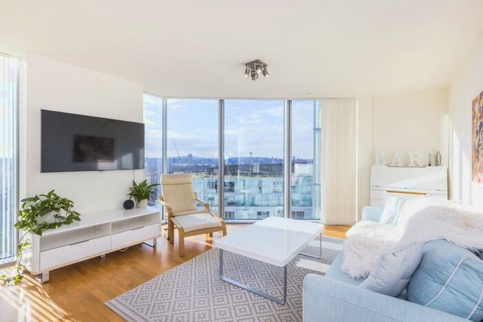 2 Bedroom Flat To Rent In Dancers Way London, SE8