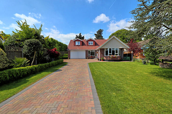 4 Bedroom Detached House For Sale In Woodland Close, Hadleigh, SS7