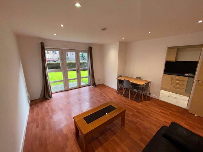 2 Bedroom Flat To Rent In Whitehill Place, Glasgow, G31