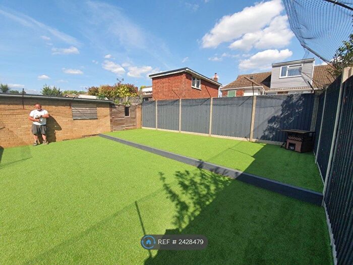 2 Bedroom Bungalow To Rent In Rockingham Road, Kettering, NN16