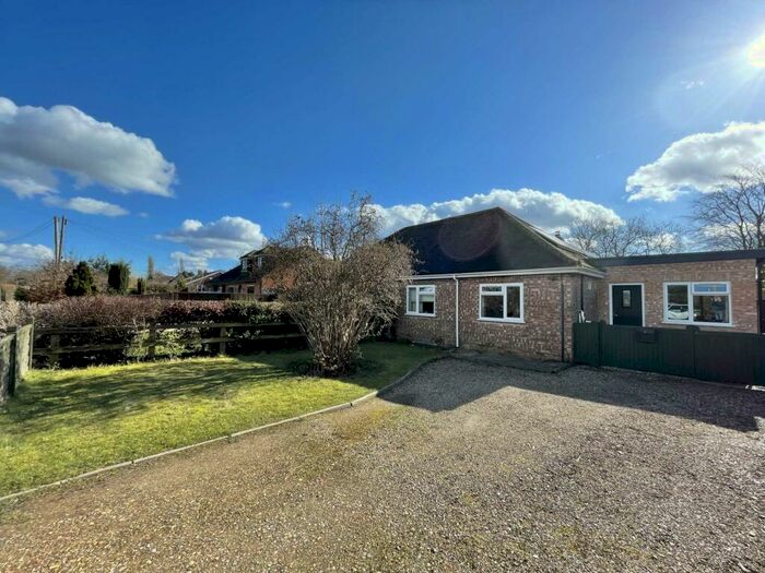 4 Bedroom Bungalow For Sale In Behoes Lane, Woodcote, RG8