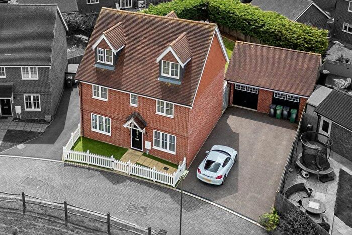 5 Bedroom Detached House For Sale In Peach Road, Horley, Surrey, RH6