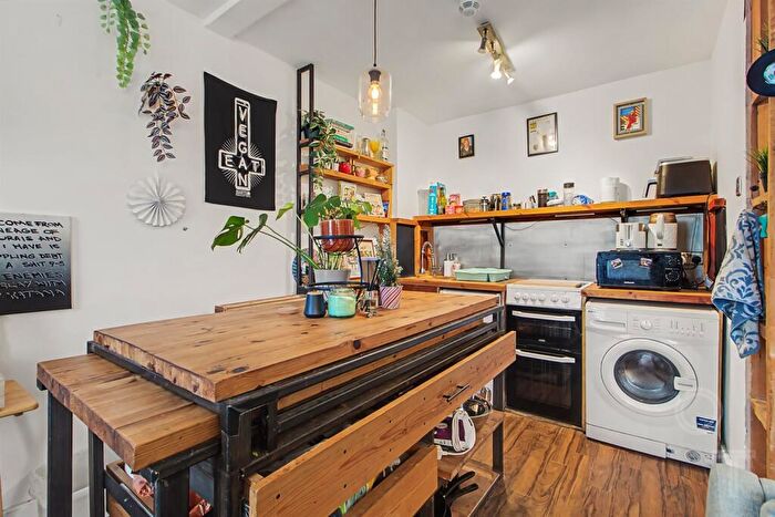1 Bedroom Apartment For Sale In Kentish Town Road, Kentish Town, NW5