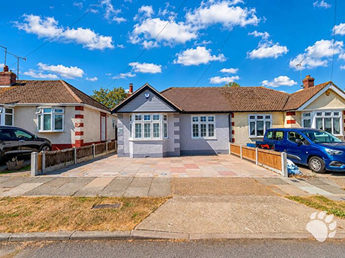 2 Bedroom Semi-Detached Bungalow For Sale In Claremont Drive, Vange, SS16