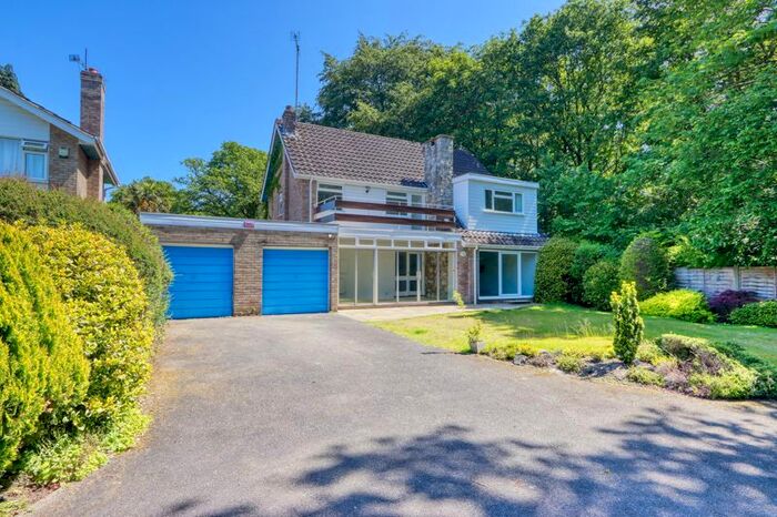 4 Bedroom Detached House To Rent In Brackendene Close, Horsell, Woking, GU21