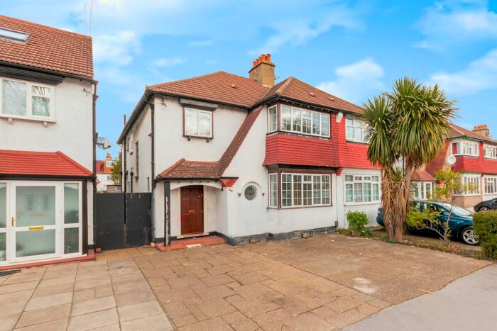 4 Bedroom Property To Rent In Green Lane, London, SW16