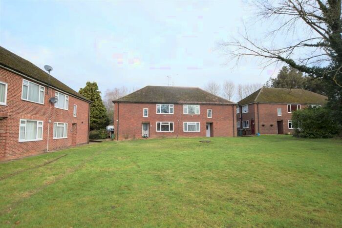 2 Bedroom Maisonette To Rent In Hinton Close, Crowthorne, Berkshire, RG45