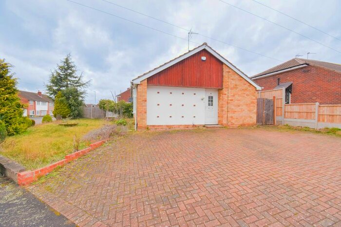 3 Bedroom Bungalow To Rent In Millfield Crescent, Leicester, LE3