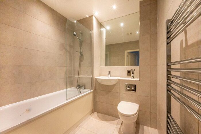 4 Bedroom Maisonette For Sale In Beaumans Drive, Walthamstow, London, E17